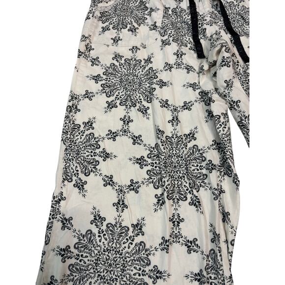 VS Cotton Pajama Pants M/M Black White Paisley
Snowflake Print PJs Ruffle Hem - Picture 2 of 5